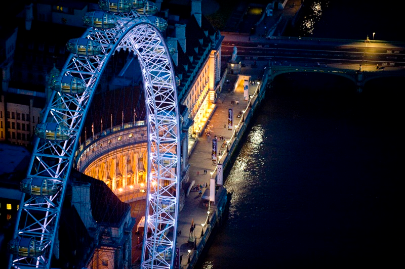 Illustration for article titled Spectacular Night Photography of London Causes Awe, Vertigo